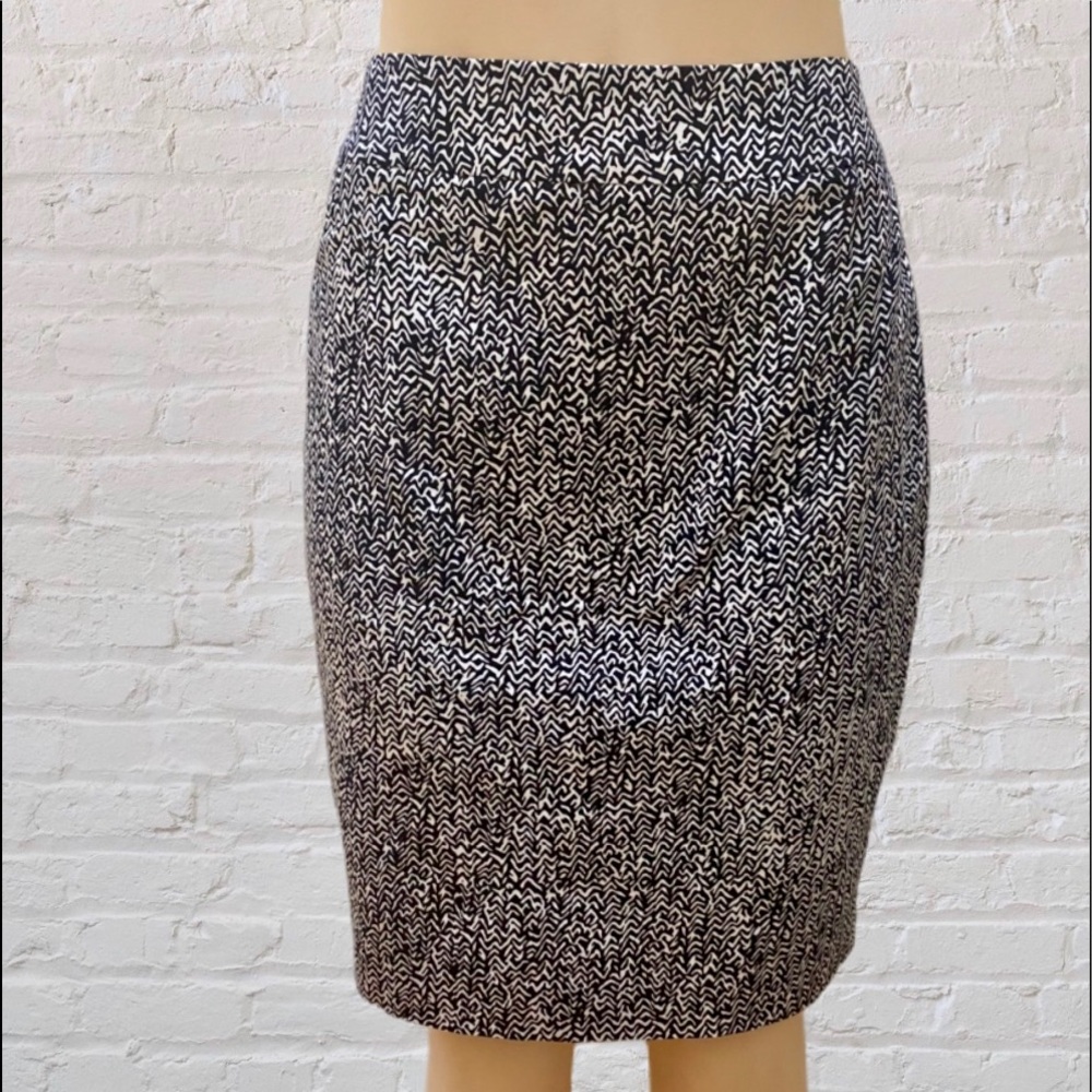 Valerie Bertinelli Navy/White Print Pencil Skirt